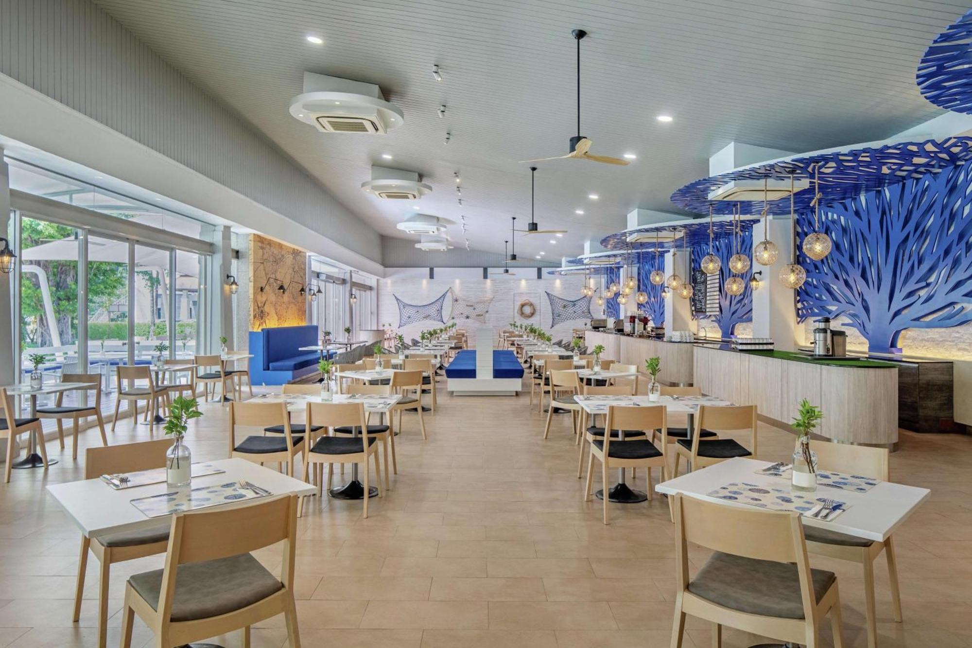 Khu nghỉ mát Doubletree By Hilton Phuket Banthai