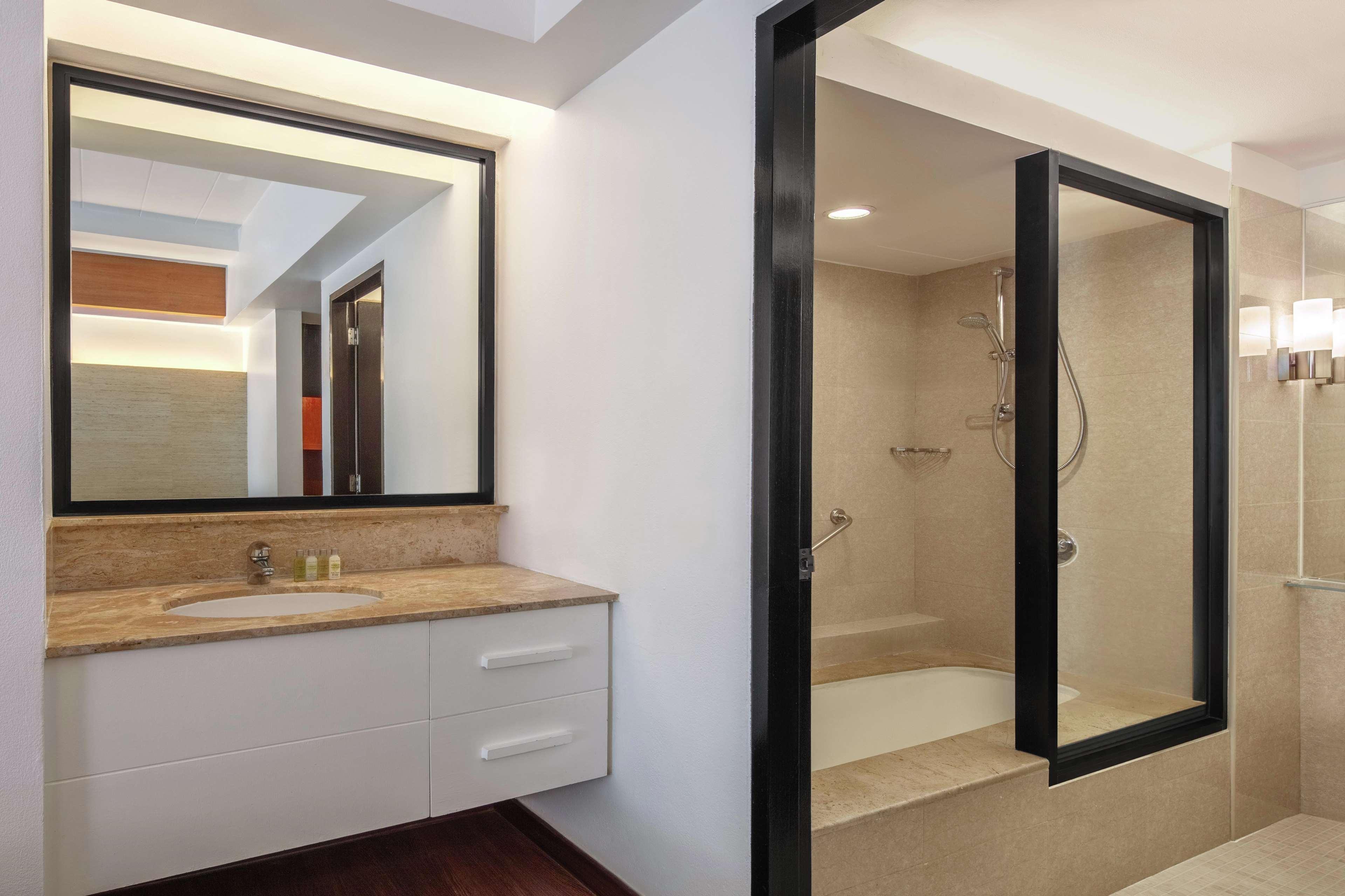 Doubletree By Hilton Phuket Banthai Semesteranläggning (resort) Patong